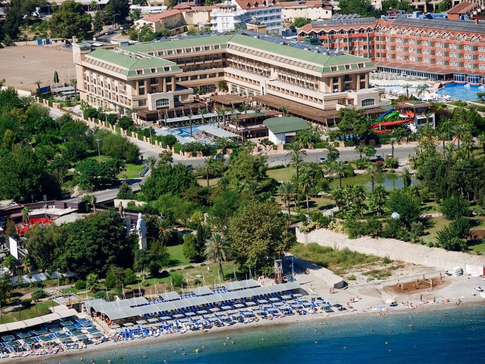 CRYSTAL DE LUXE RESORT & SPA